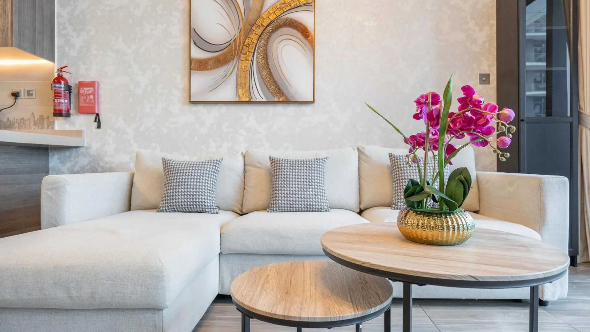 Heaven Crest Vacation Homes - Balcony With City View 1Bhk In Jlt Dubai Close To Metro & Marina