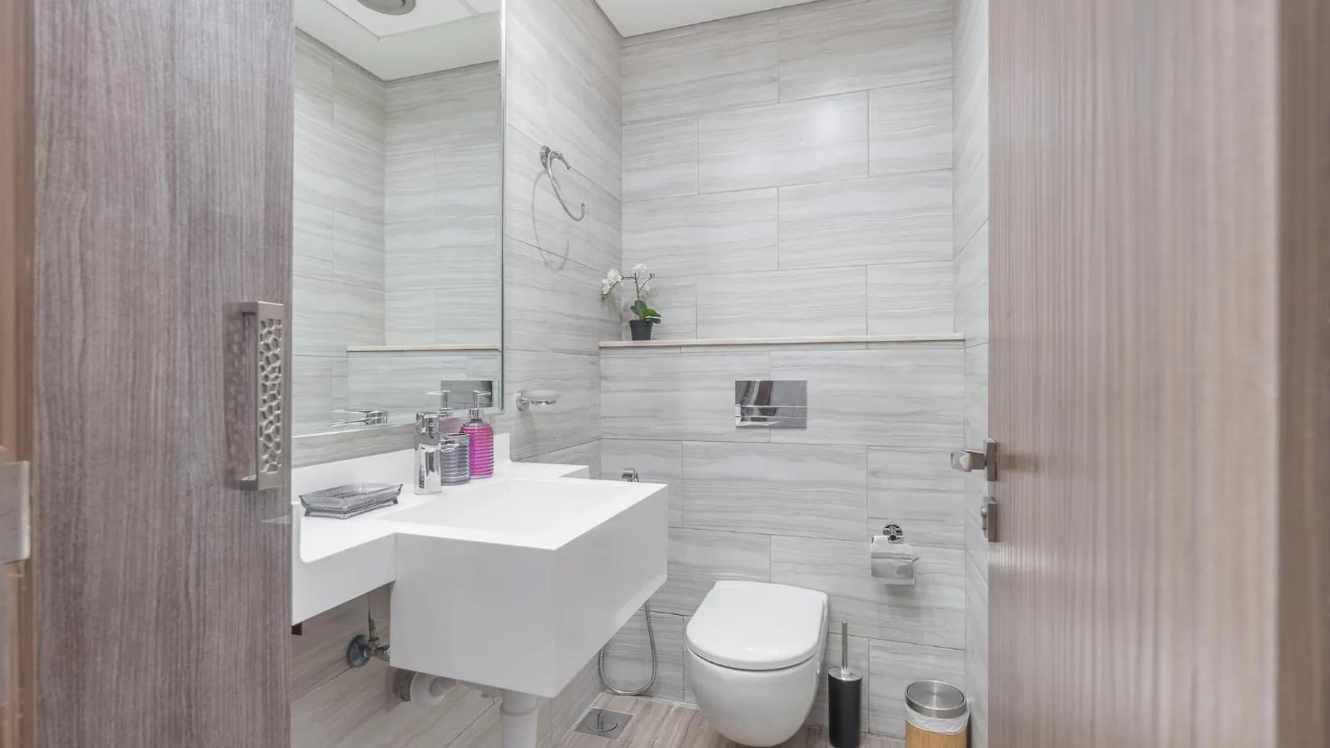 Apartment Heaven Crest Vacation Homes - Balcony With City View 1Bhk In Jlt Dubai Close To Metro & Marina United Arab Emirates